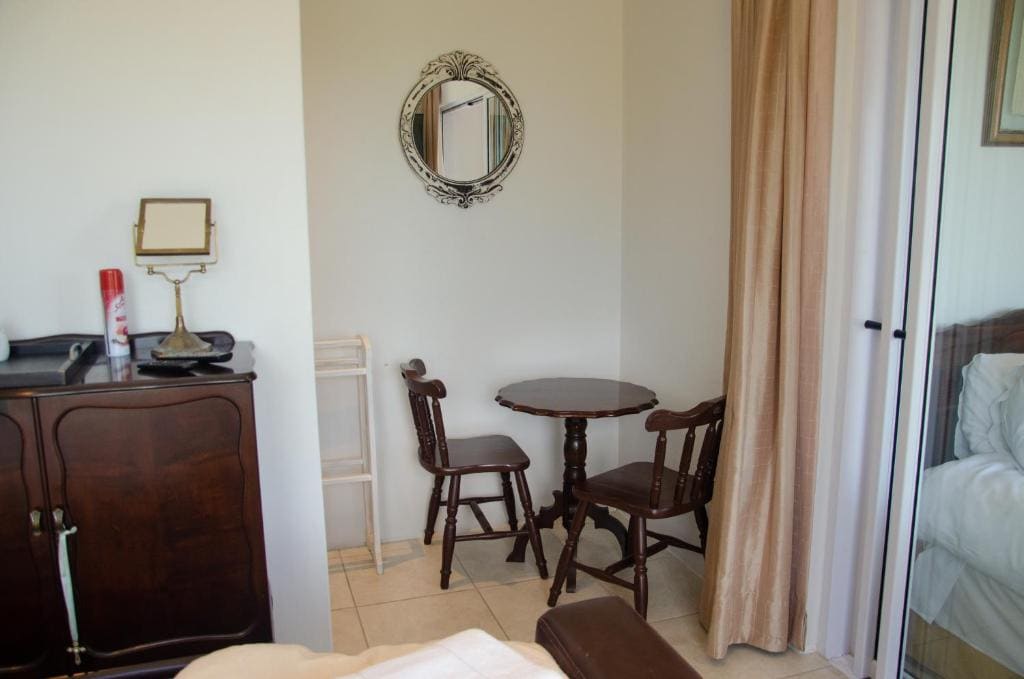 Standard Family Room room - Image 3