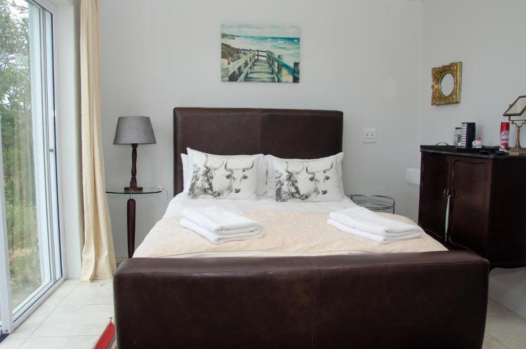Standard Family Room room - Image 2
