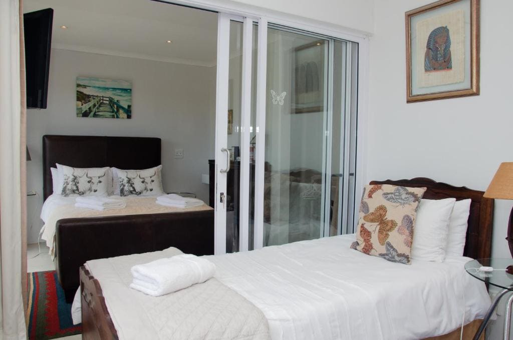 Standard Family Room room - Image 1