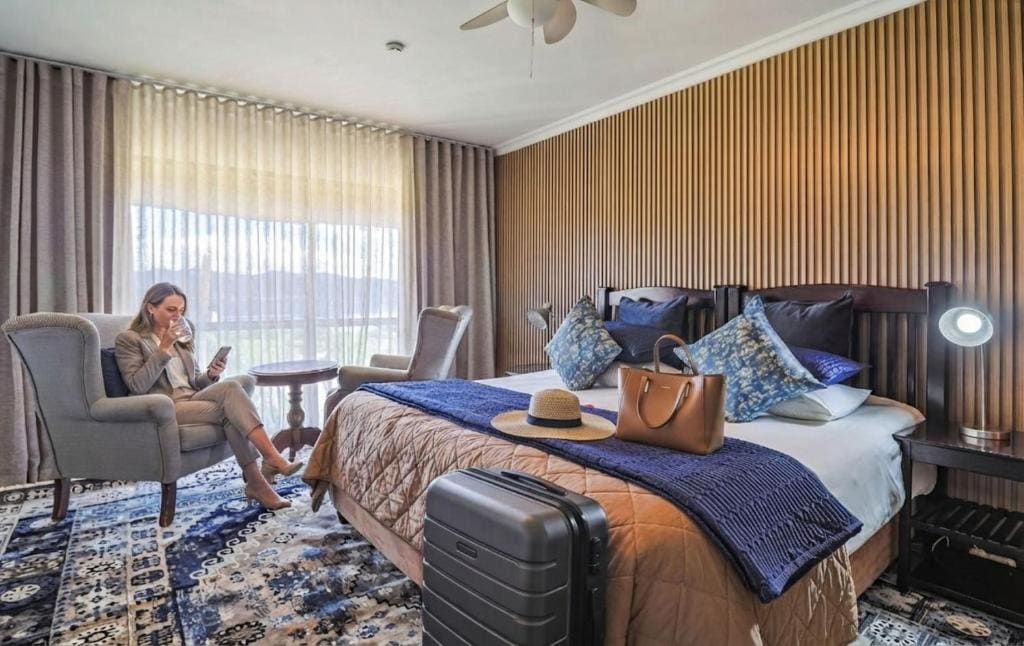 Double Room with Lake View room - Image 3