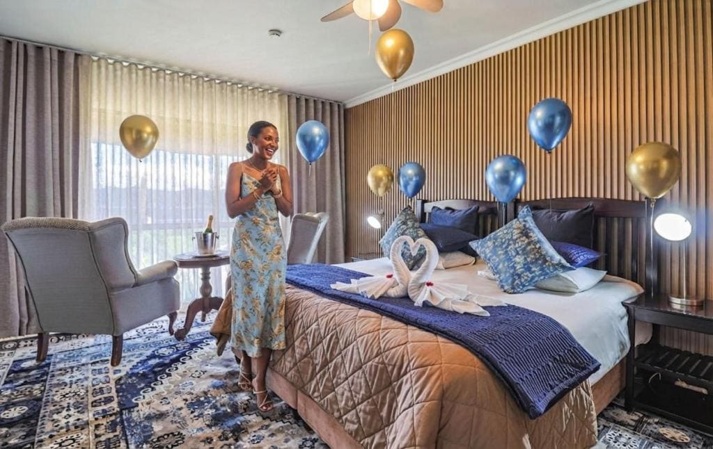 Double Room with Lake View room - Image 1