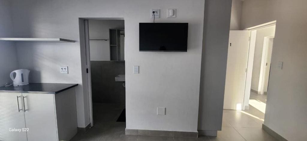 Standard Twin Room room - Image 3