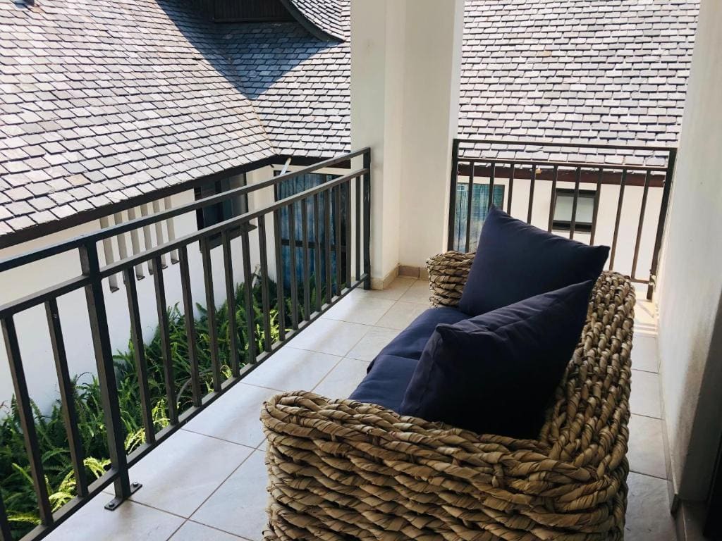 Family Room with Balcony room - Image 2