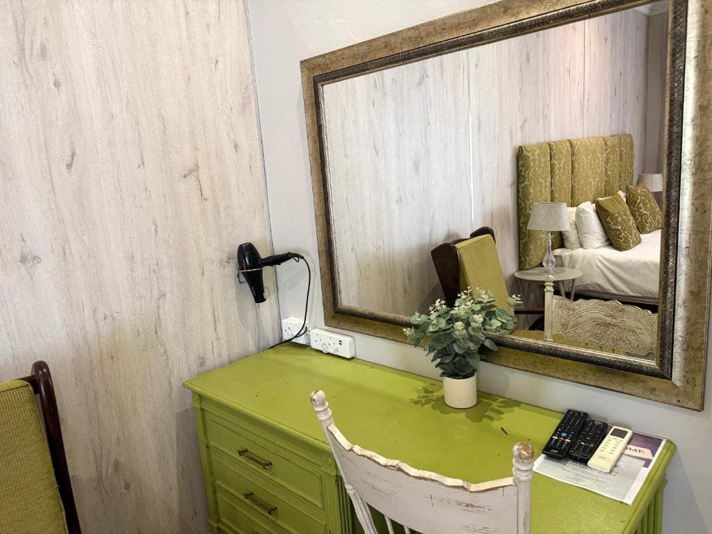 Double Room with Extra Bed room - Image 3
