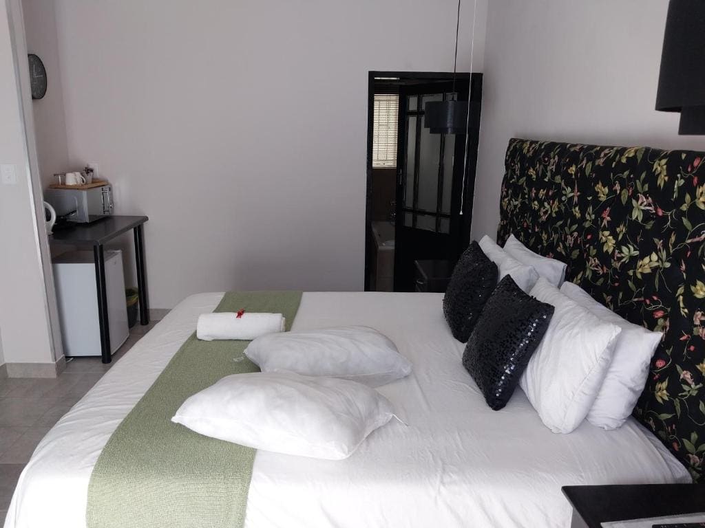 Standard Double Room room - Image 3