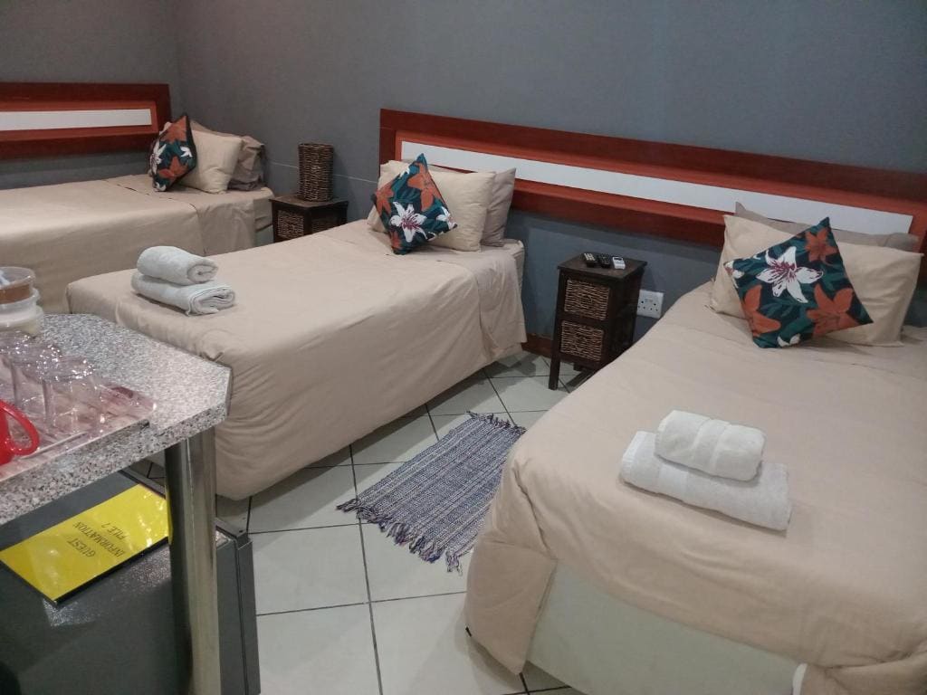 Standard Triple Room room - Image 1