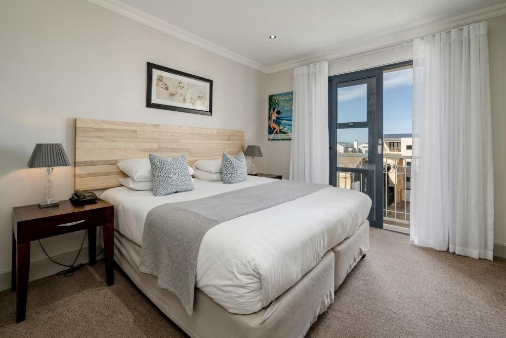 Inter-Connecting 2-Bedroom Bay Residence room - Image 2