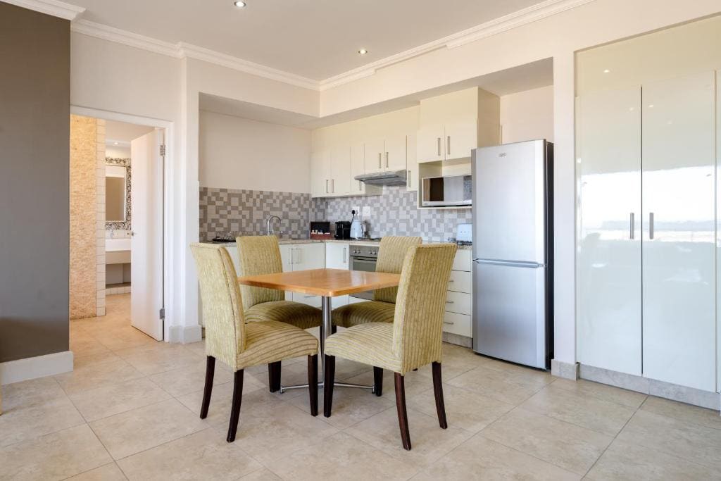 Inter-Connecting 2-Bedroom Sky Residence room - Image 3