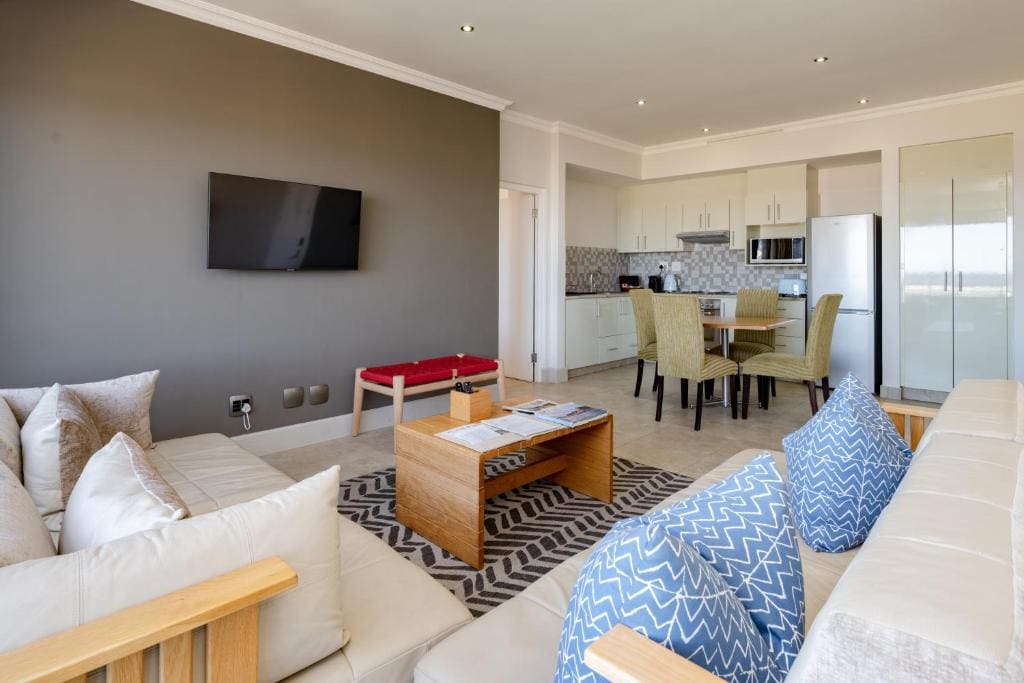 Inter-Connecting 2-Bedroom Sky Residence room - Image 2
