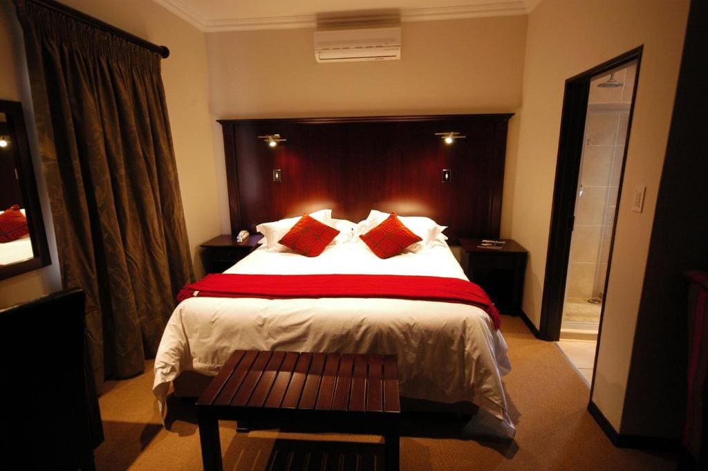 Double Room with Private Bathroom room - Image 2