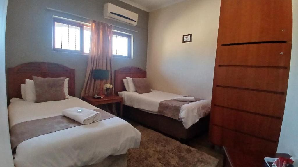 Economy Twin Room room - Image 2