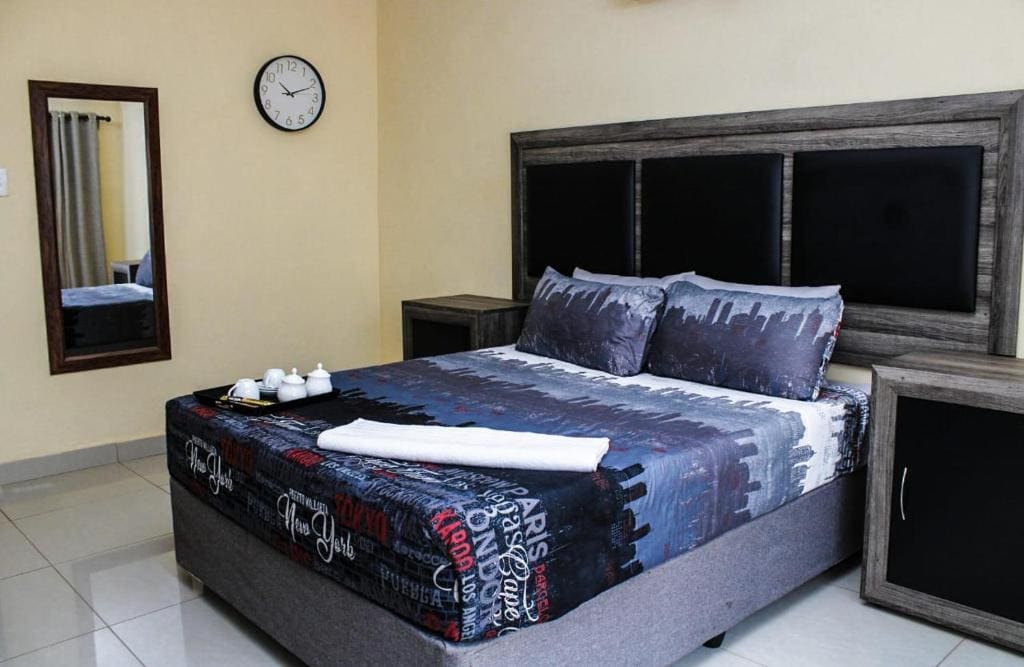 Double Room with Private Bathroom room - Image 1