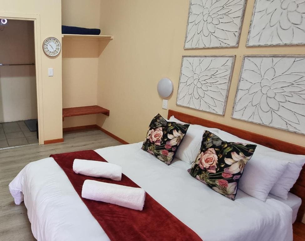 Double Room with Private Bathroom room - Image 2