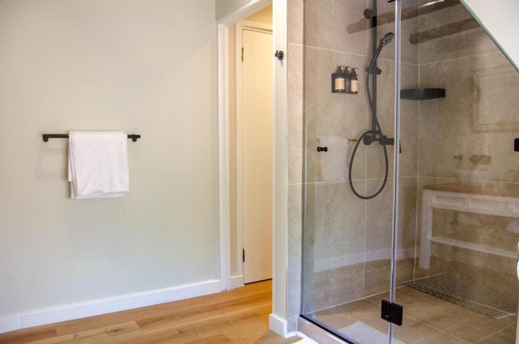 Comfort Double Room - Ilanga room - Image 3