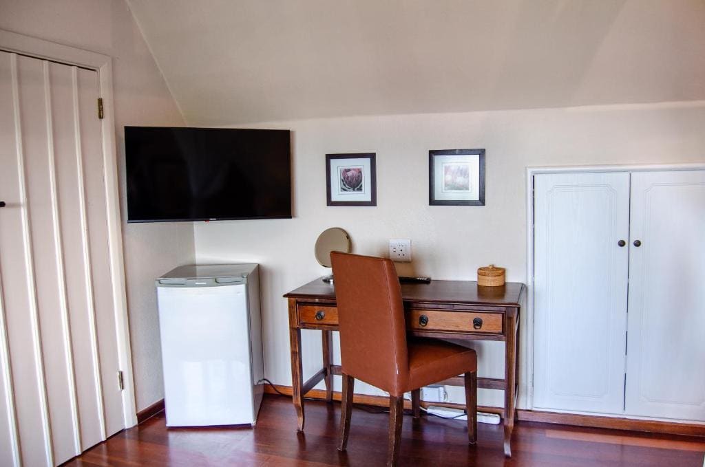 Double or Twin Room with Balcony - Nguni room - Image 1