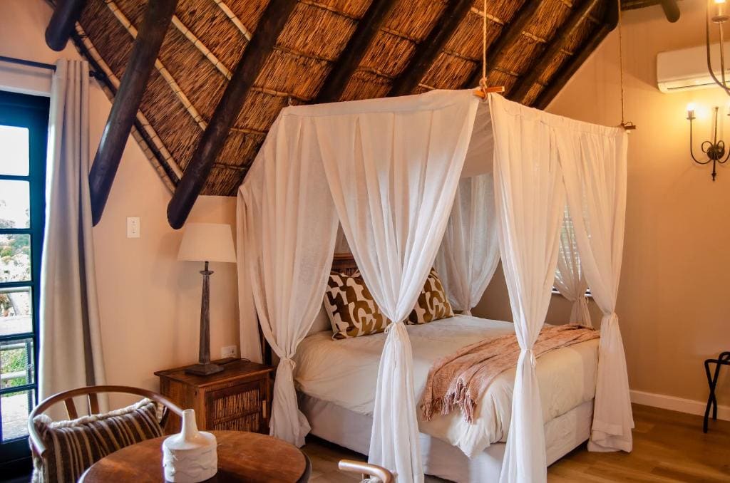 Self Catering Cottage - Amanzi room - Image 1