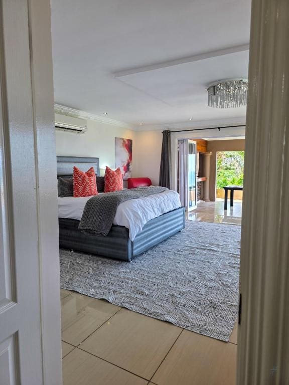 Deluxe Family Room room - Image 3