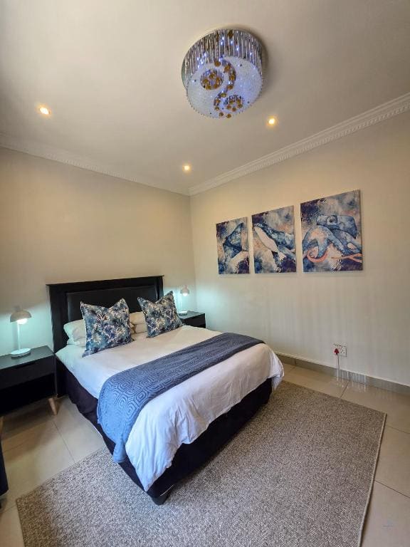 Deluxe Family Suite room - Image 2