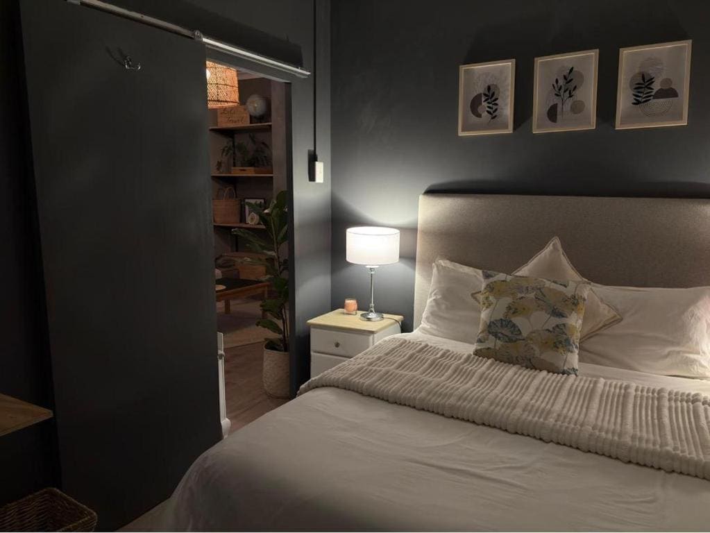 Classic Apartment room - Image 2