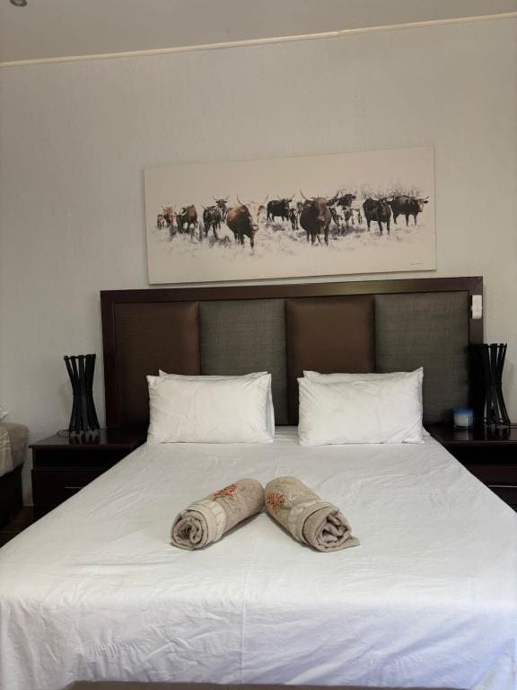 Double Room with Garden View room - Image 2