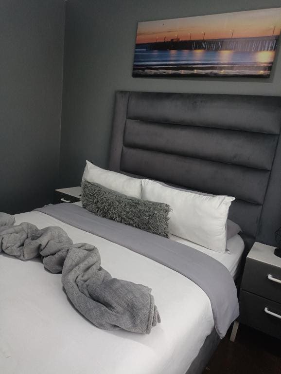 Family Room room - Image 3