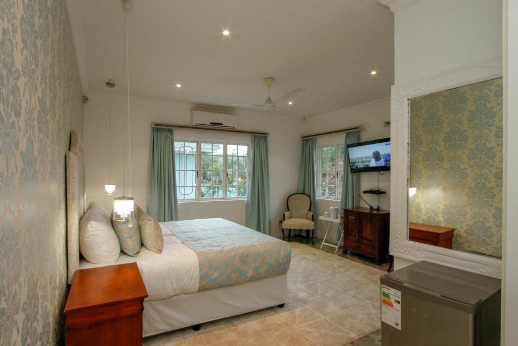 Deluxe Queen Room room - Image 1