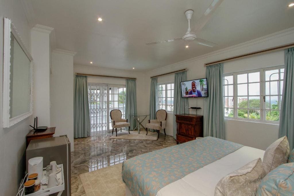 Deluxe Double Room with Sea View room - Image 2