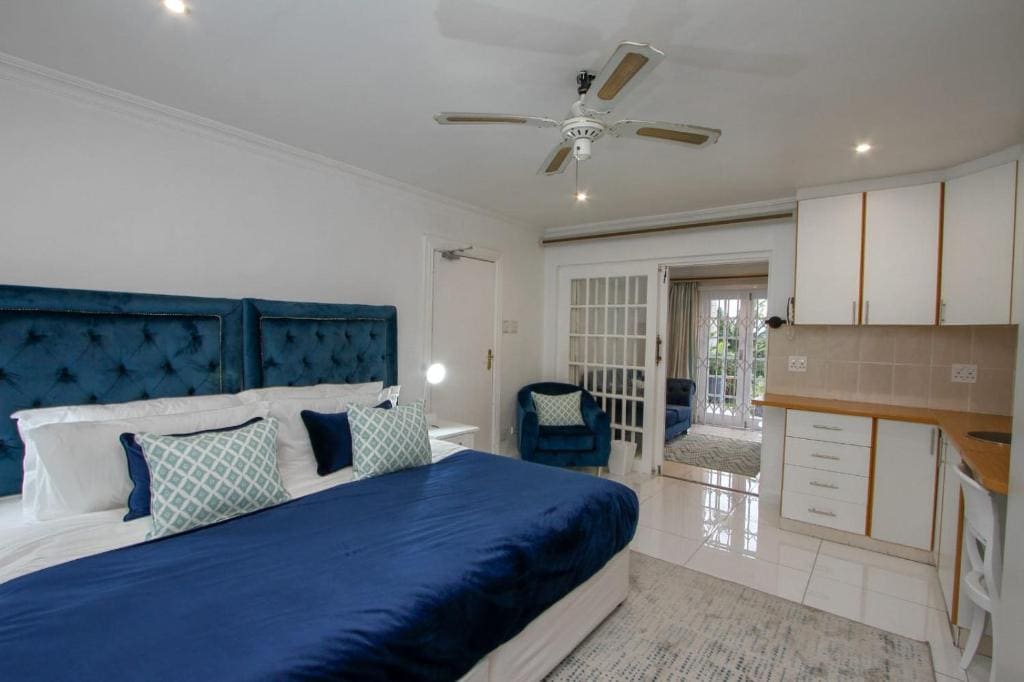 Family Room with Private Bathroom room - Image 2
