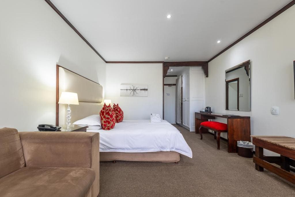 Luxury Room in Log-Inn Wing room - Image 1