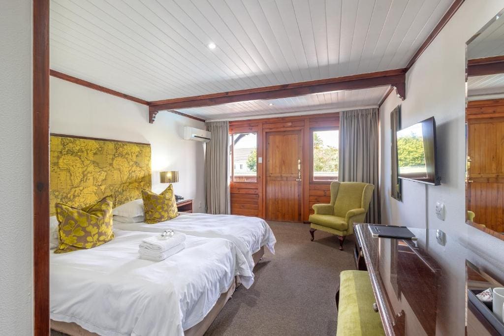 Deluxe Room in Log-Inn Wing room - Image 2