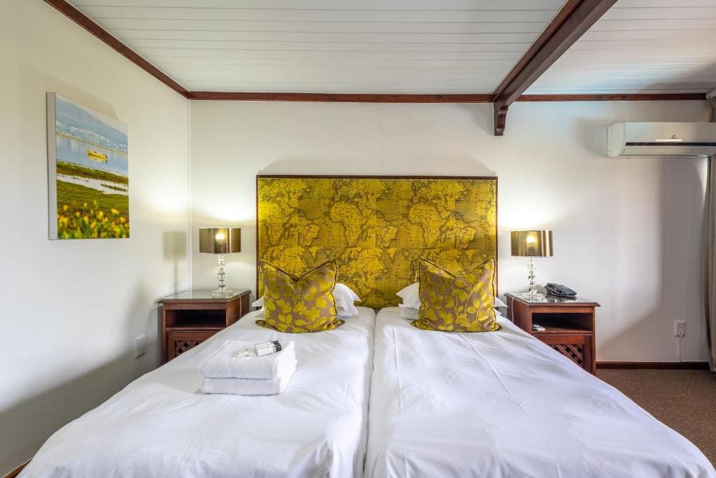 Deluxe Room in Log-Inn Wing room - Image 1