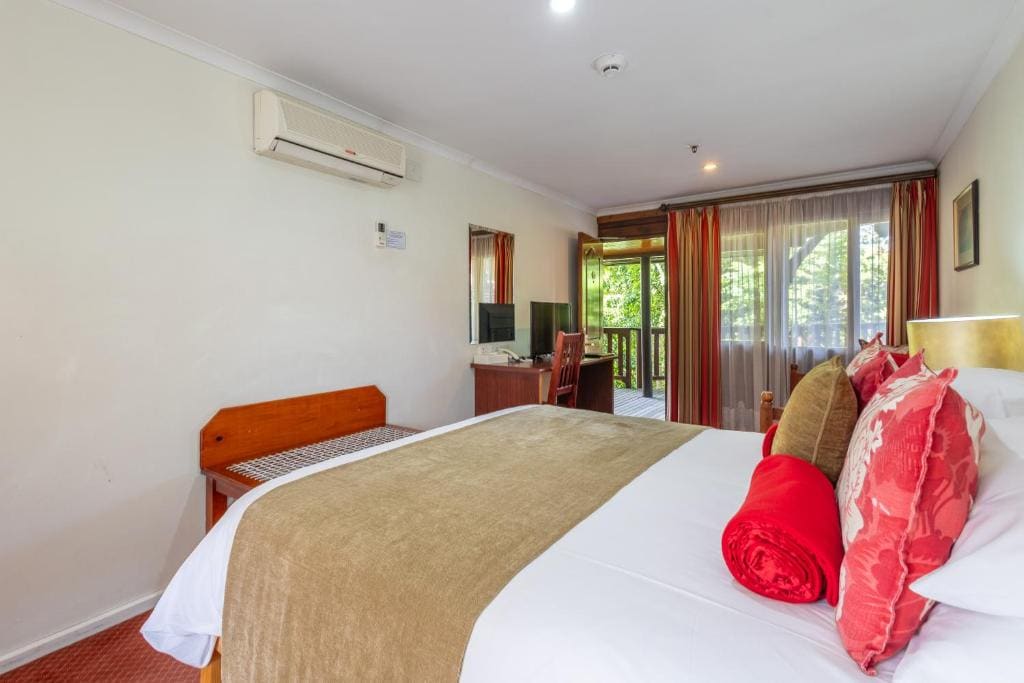 Standard Double in Graywood Wing room - Image 1