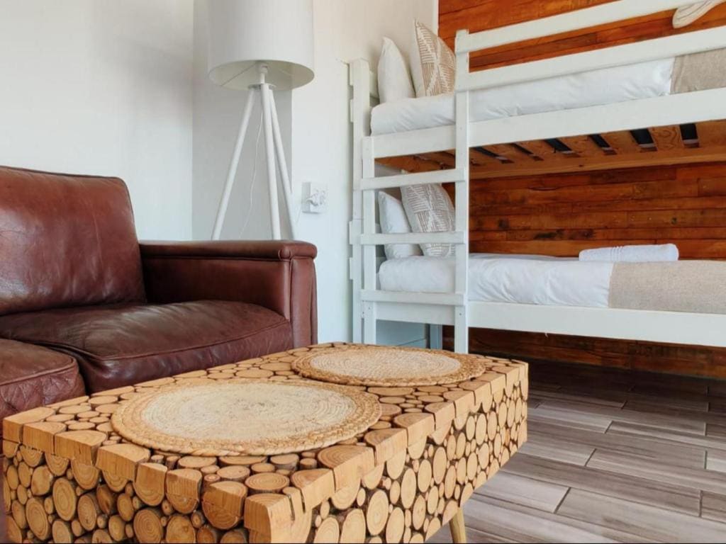 Deluxe Family Room room - Image 3