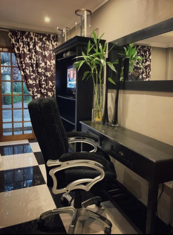 Deluxe Suite room - Image 2