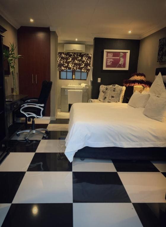 Standard Suite room - Image 3