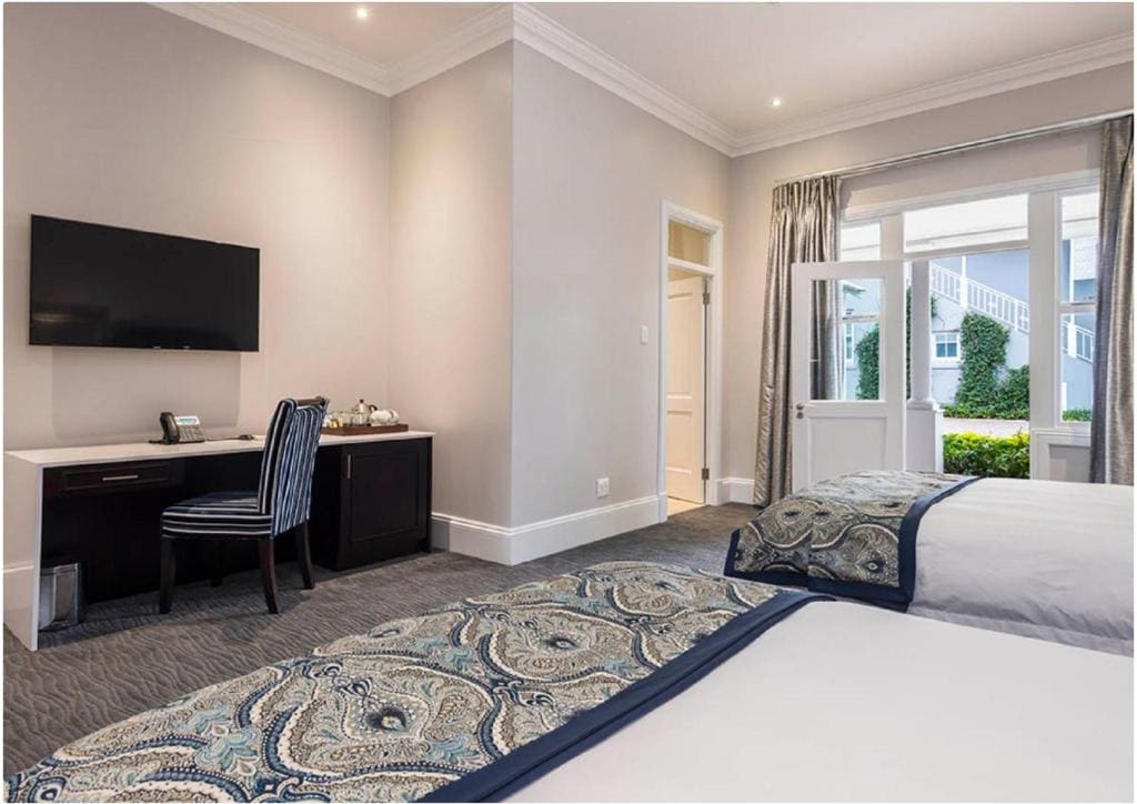 Deluxe Family Suite room - Image 1