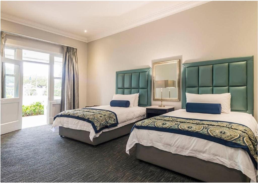 Deluxe Family Suite room - Image 2