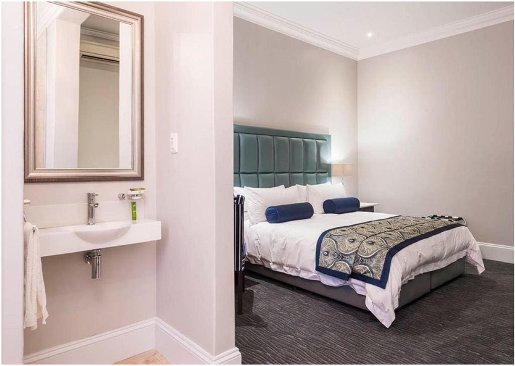 Deluxe King Room room - Image 3