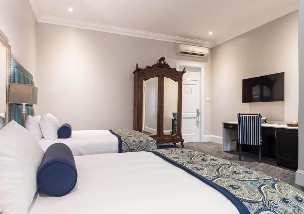Deluxe Family Suite room - Image 3