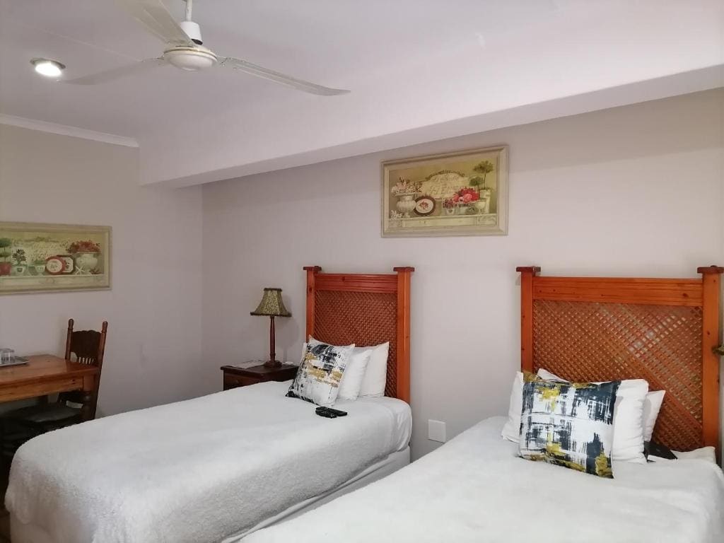 Deluxe Twin Room room - Image 2