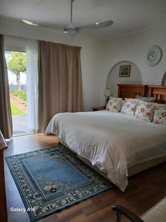 Deluxe Family Room room - Image 2