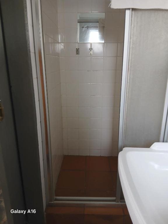 Standard Twin Room room - Image 3