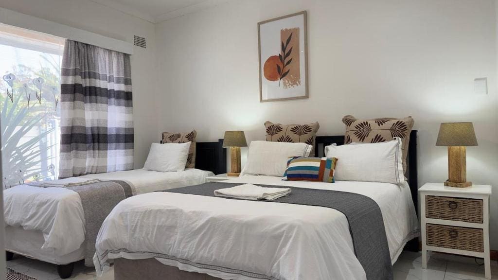 Basic Triple Room with Shared Bathroom room - Image 2