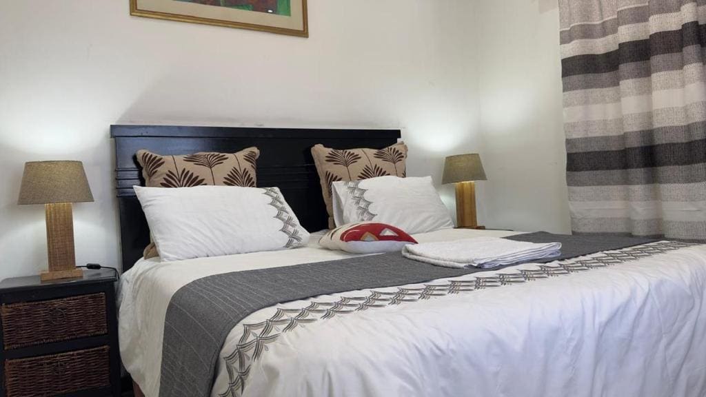 Basic Triple Room with Shared Bathroom room - Image 1
