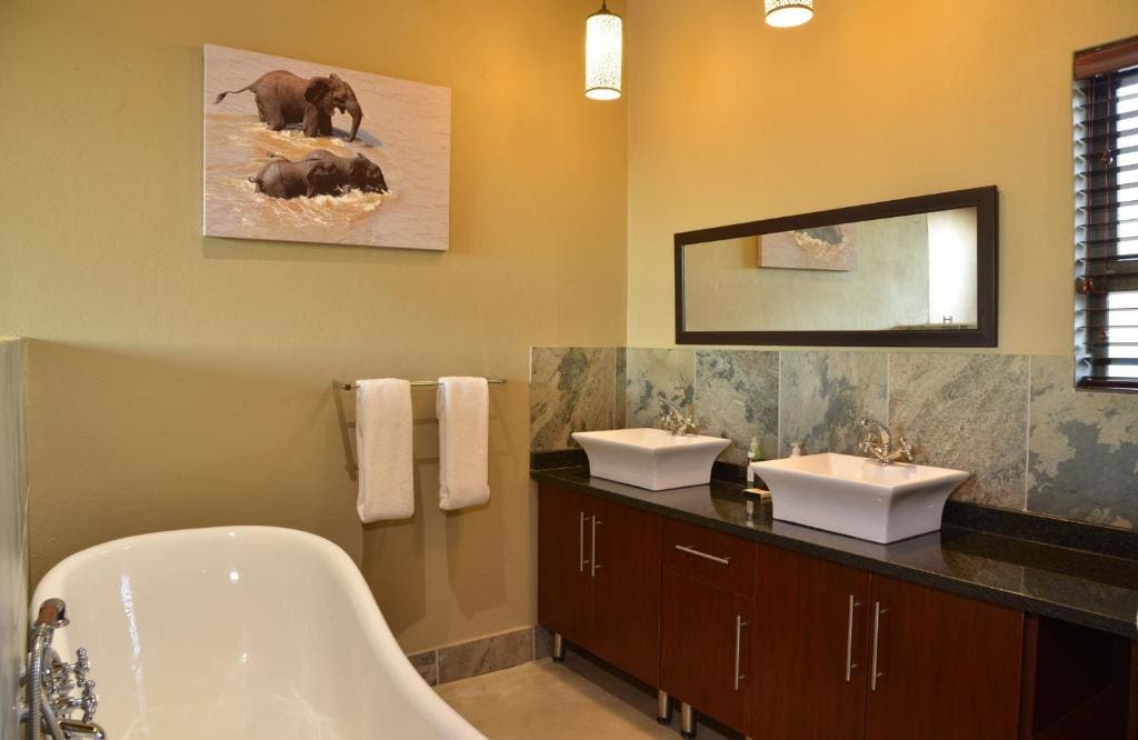 Deluxe Twin Room room - Image 1