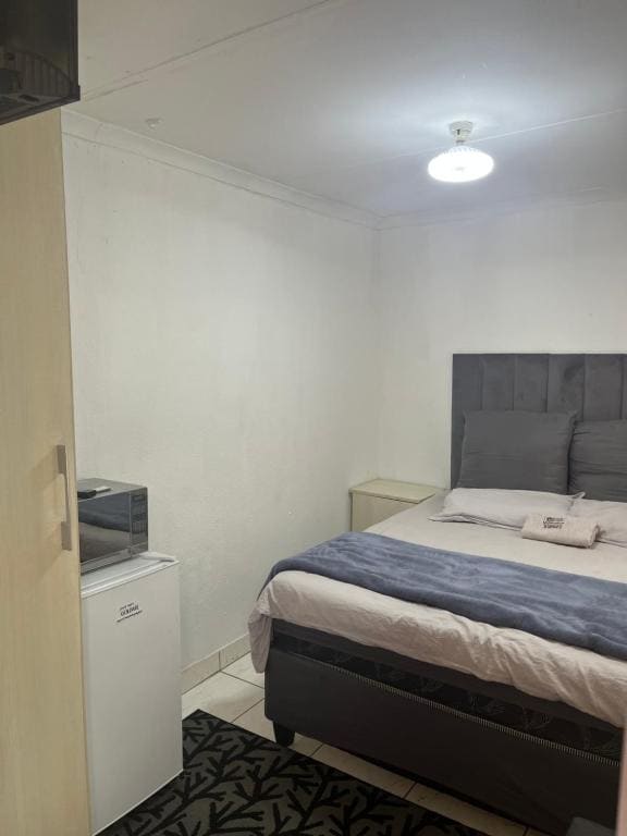 Small Double Room room - Image 3