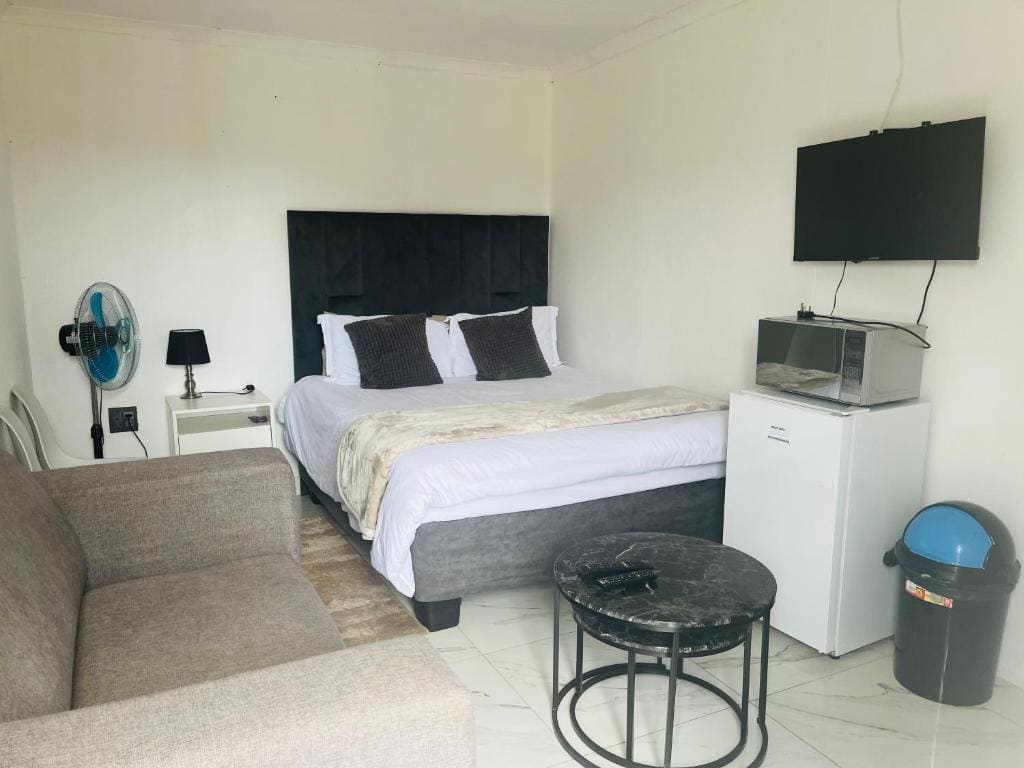 Small Double Room room - Image 1