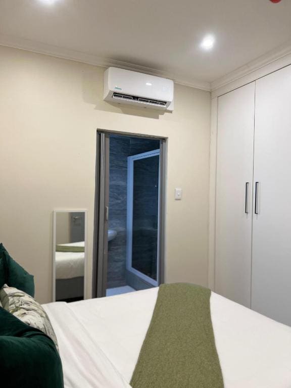 Double Room with Private Bathroom room - Image 1