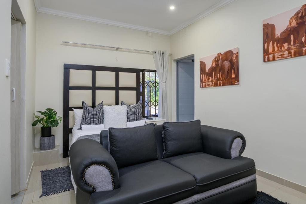 Double or Twin Room with Private Bathroom room - Image 2