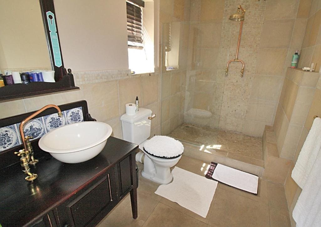 Willie's Cottage room - Image 3